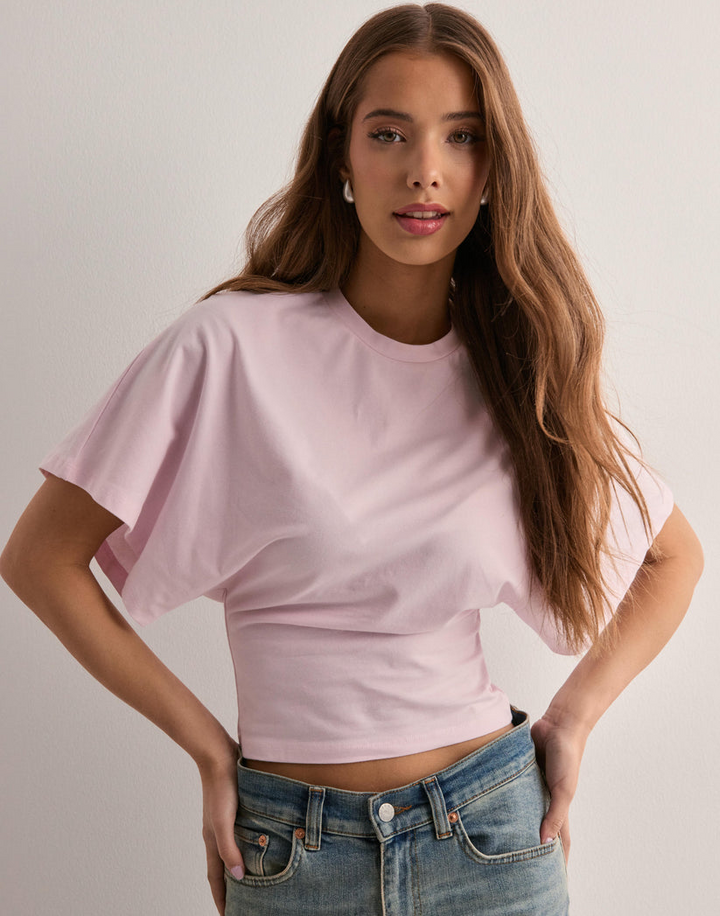 Chic Women's Wide Sleeve T-Shirt. Modern crewneck, comfortable everyday top for versatile fashion looks.